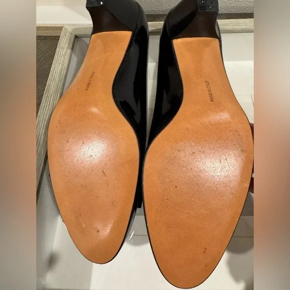 Ferragamo Black Bow Pumps. Size 7 1/2 B. - Picture 6 of 7